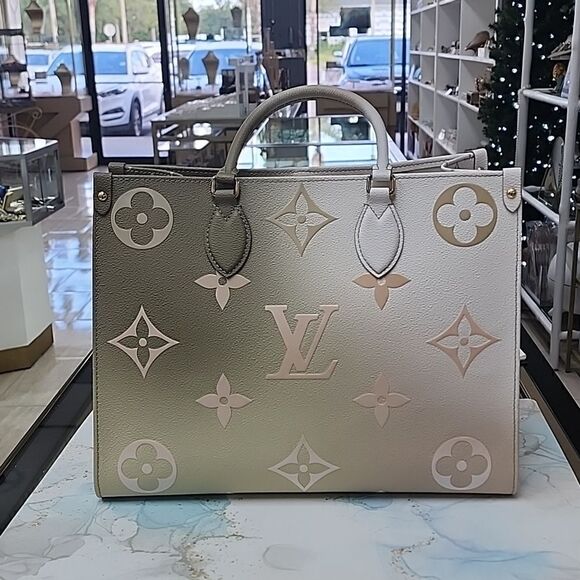 NEW!! RARE!!! Louis Vuitton Giant Monogram ONTHEGO MM Sunset Kaki Tote Bag Purse - Picture 2 of 16